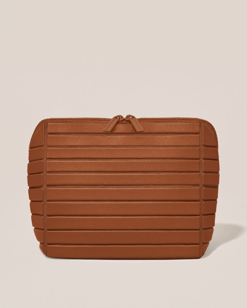 Closed Parallelle Medium Vicuna (brown) Traveller makeup bag with structured horizontal bar design